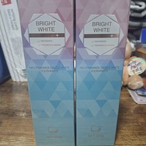 Bright White Toothpaste with Niacinamide